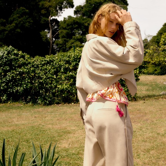 Zara NWT Beige Crop Blazer size Large - Picture 4 of 5